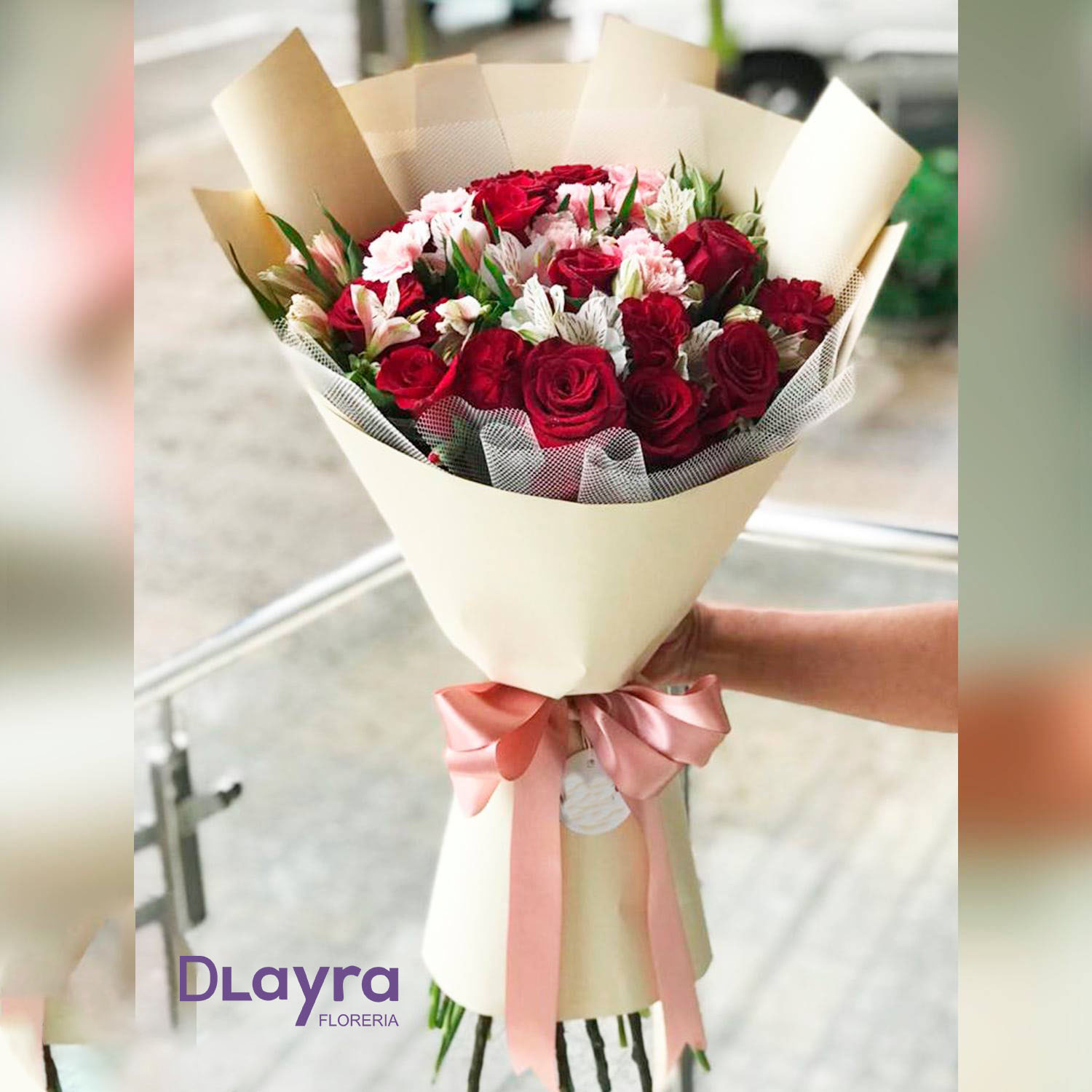 ramo de 18 rosas < Florería, florerías, D´LAYRA En Cusco